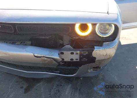 2016 Dodge Challenger Sxt z USA, uszkodzony, nr VIN 2C3CDZAG9GH352621